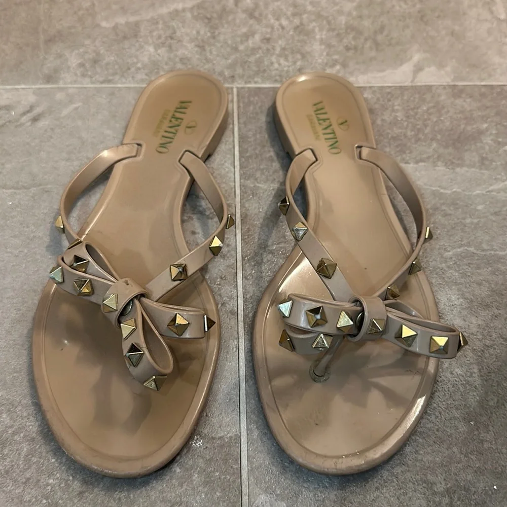 COPY - Valentino RUBBER ROCKSTUD THONG - Picture 1 of 4